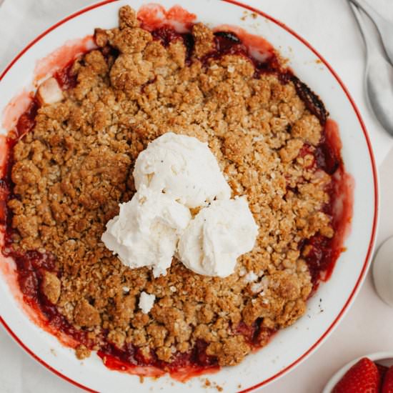 Strawberry Apple Crisp - Recipe photo by alpineella