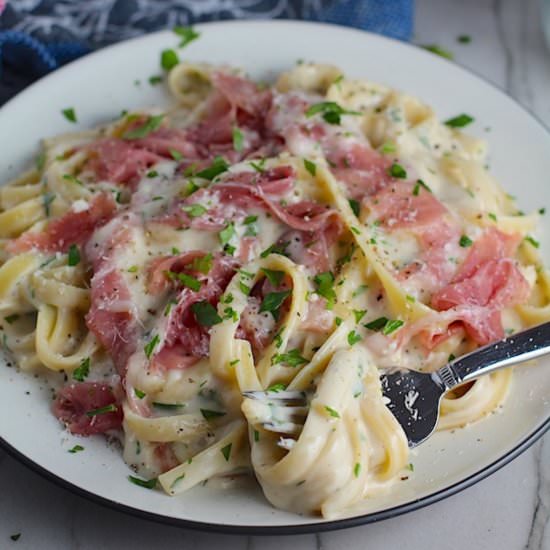 Lower Fat Fettuccine Alfredo Recipe - Recipe photo by TalkingMeals