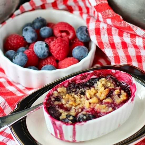 Raspberry Blueberry Crisps - Recipe photo by karenskitchenstories