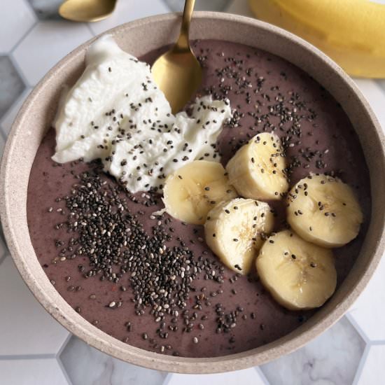 Berry Smoothie Bowl - Recipe photo by the_wellness_walnut