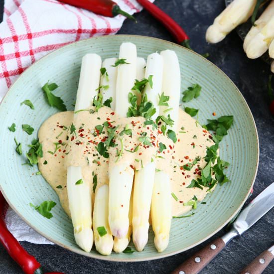 Asparagus w/ Sriracha Hollandaise - Recipe photo by angiesrecipes