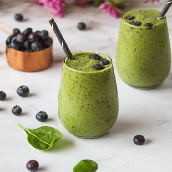 Spinach Blueberry Banana Smoothie - Recipe photo by Ourplantbasedworld