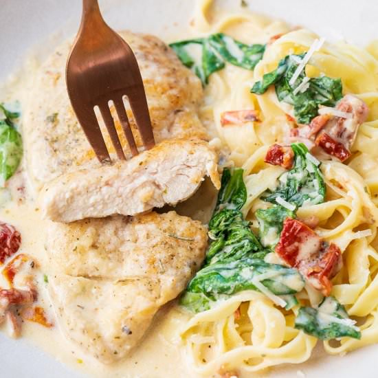 tuscan chicken pasta - Recipe photo by everyday-delicious.com