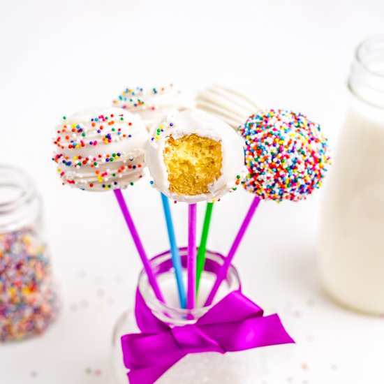 Easy Cake Pops - Recipe photo by EasyBudgetRecipes