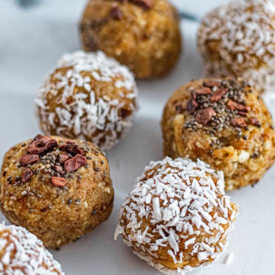 The Easiest Raw Cashew Protein Ball - Recipe photo by sweeterthanoats