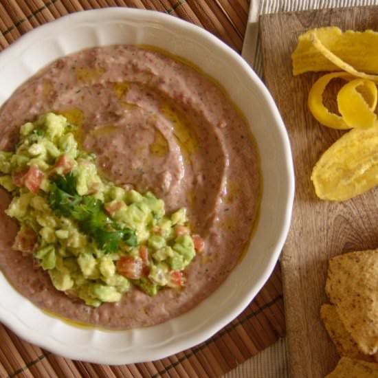 Red Bean Dip with Avocado Salsa - Recipe photo by Vecina Vegetariana