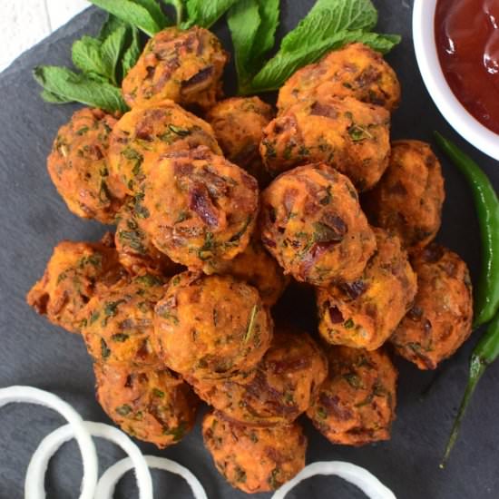 Pudina pakoda aka mint pakoda - Recipe photo by rumkisgoldenspoon