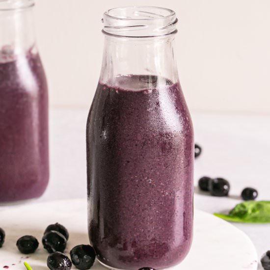 Blueberry Spinach Spirulina Smoothi - Recipe photo by Healthy Little Vittles