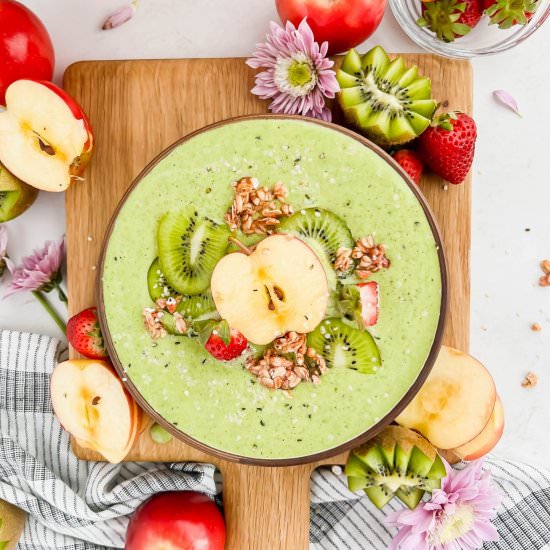 Apple Kiwi Green Smoothie - Recipe photo by apaigeofpositivity