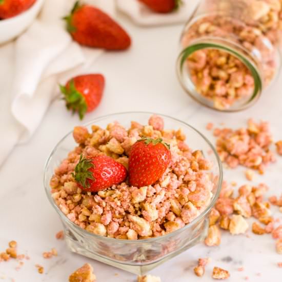 Strawberry Crunch Topping (No bake) - Recipe photo by PastryWishes