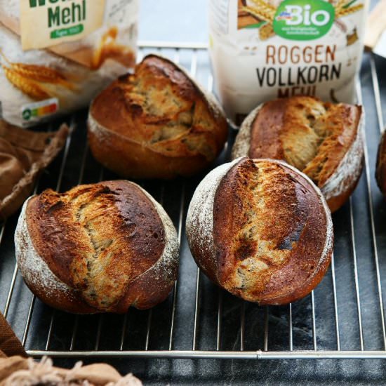 Rye Rolls / Roggenbrötchen - Recipe photo by angiesrecipes