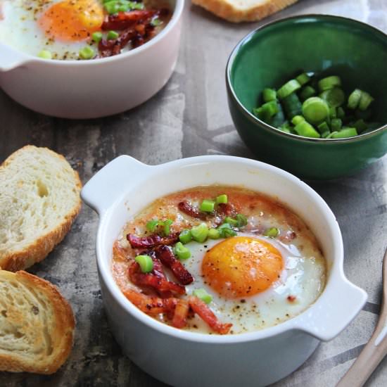 Eggs en cocotte with tomato - Recipe photo by hornoMX