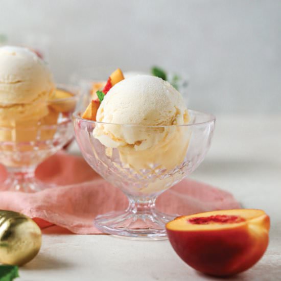 Fresh Peach Frozen Yogurt - Recipe photo by farmflavor