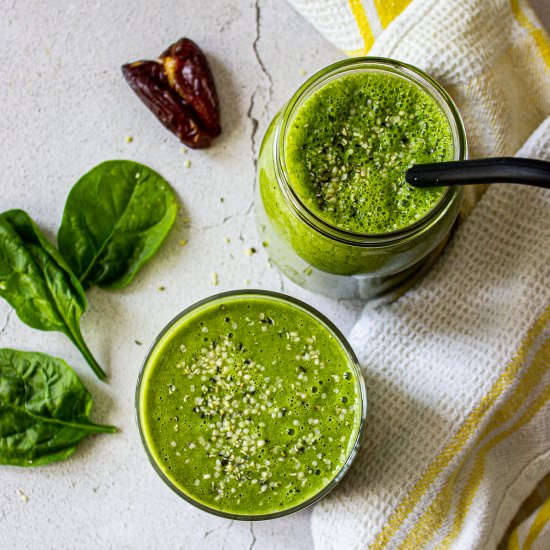Glowing Green Mango Smoothie - Recipe photo by wildandwhelm