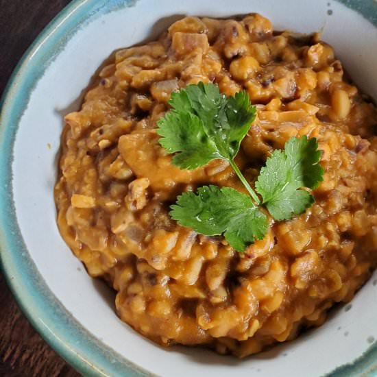Cilantro Tomato Black Eyed Peas - Recipe photo by ChickpeasAndSpice