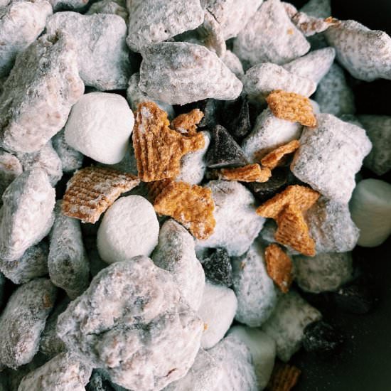 S'mores Puppy Chow - Recipe photo by apaigeofpositivity
