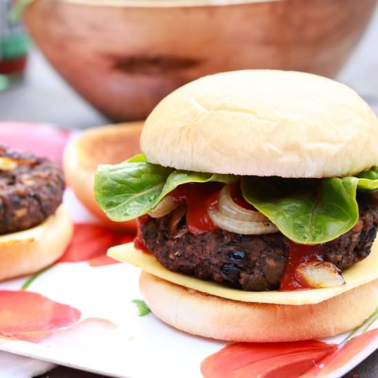 Vegan Seitan Burger - Recipe photo by theveganlarder