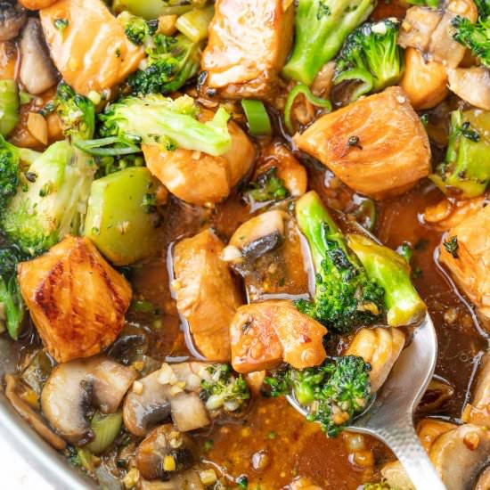 salmon stir fry - Recipe photo by everyday-delicious.com