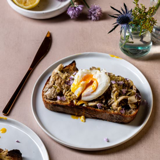 Maitake Mushroom Toast - Recipe photo by leisurefanclub