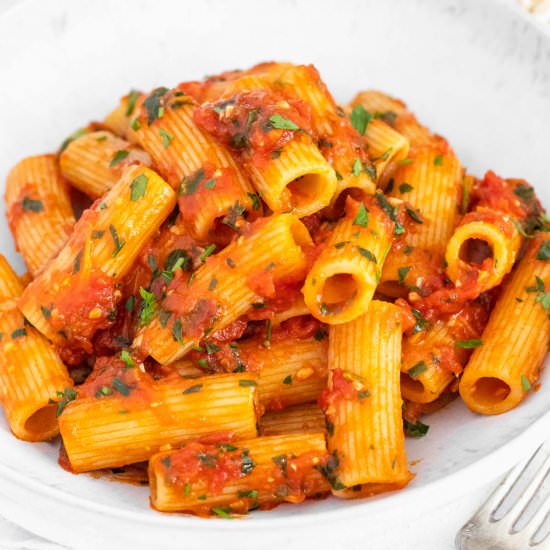 Easy Rigatoni Arrabbiata - Recipe photo by theplantbasedschool