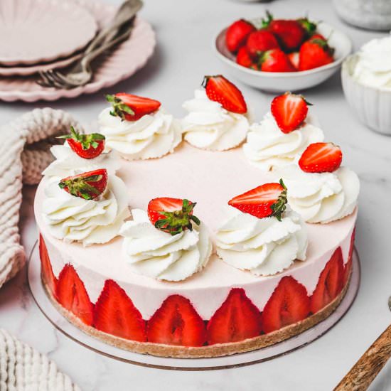 No bake strawberry cheesecake - Recipe photo by Sweetly Cakes