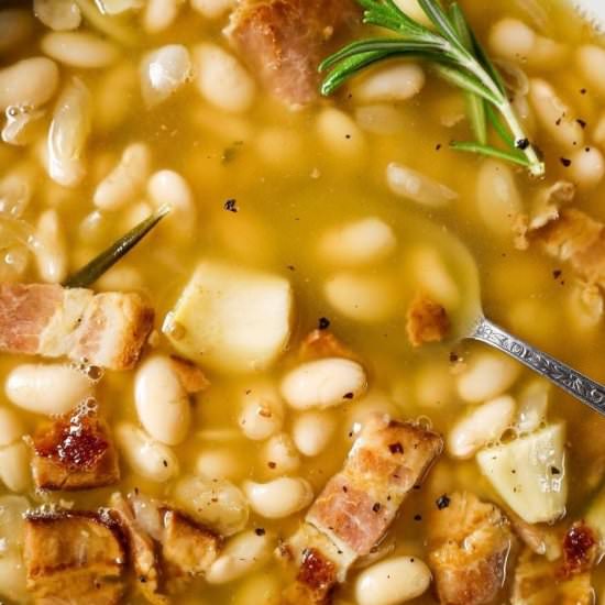 Garlic & Bacon White Bean Soup - Recipe photo by mustlovegarlic