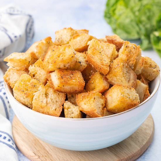 homemade croutons - Recipe photo by everyday-delicious.com