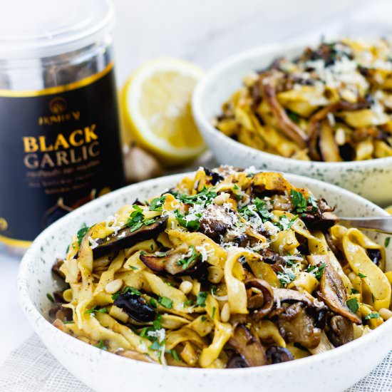 Black Garlic Mushroom Pasta - Recipe photo by GradFood