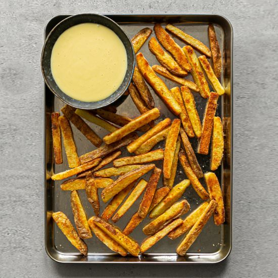Hand Cut Chips with Fondue Dip - Recipe photo by Flaevor