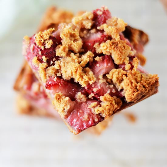 Strawberry Muffin Bars - Recipe photo by Lichenpaleolovingaip