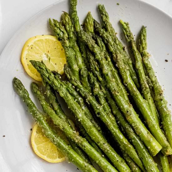 Steamed Asparagus Recipe - Recipe photo by wholefully