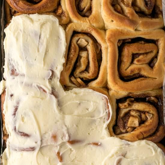 Cinnamon Rolls Apple Pie Filling - Recipe photo by saltyginger