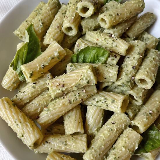 Avocado Pesto Pasta - Recipe photo by HungryBlonde