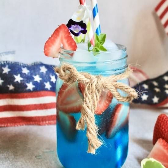 Easy 4th of July Lemonade Cocktail - Recipe photo by Red Wine Dragons