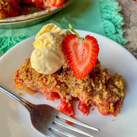 Old Fashioned Rhubarb Pie - Recipe photo by HIldaskitchenblog