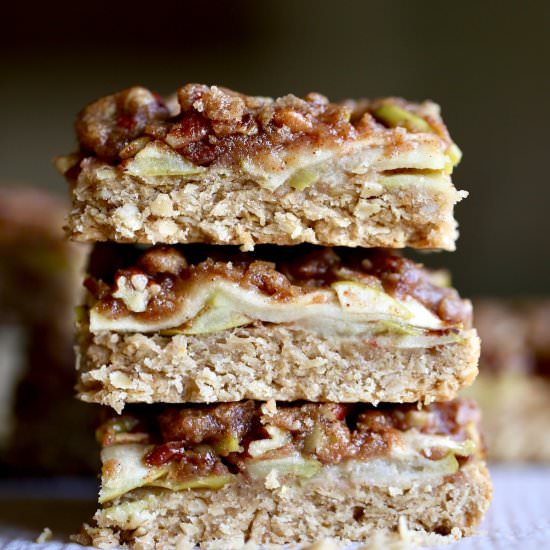 Vegan Apple Pie Oatmeal Bars - Recipe photo by theconscientiouseater