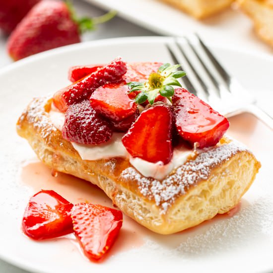 Strawberry Tarts - Recipe photo by Savingroomfordessert