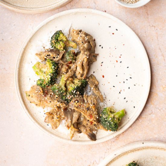 Oyster Mushroom Stir Fry - Recipe photo by veganpunks