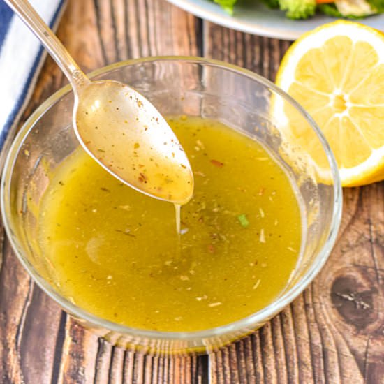 Low FODMAP Italian Dressing - Recipe photo by goodnomshoney
