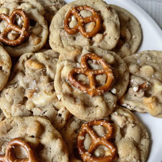 Butterscotch Pretzel Cookies - Recipe photo by HungryBlonde