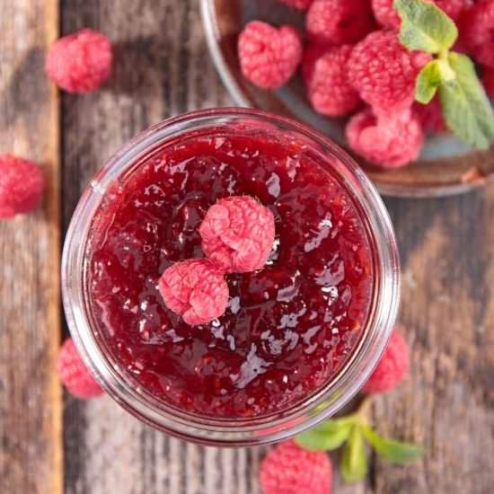 Low Sugar Raspberry Jam Recipe - Recipe photo by Everything Pretty
