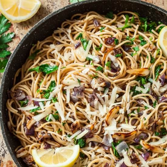spaghetti aglio e olio - Recipe photo by chewoutloud