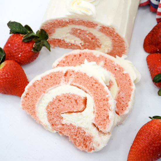 Strawberry Cake Roll - Recipe photo by BakingBeauty