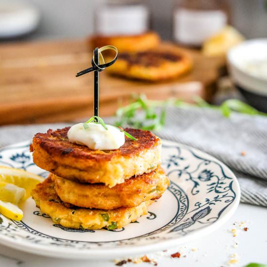 Crab Cakes & tartar sauce - Recipe photo by CallMePMc