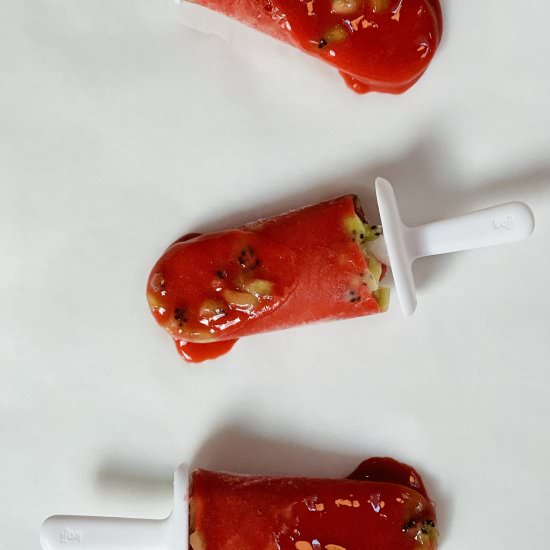 Strawberry and Fresh Kiwi Popsicles - Recipe photo by Finchly