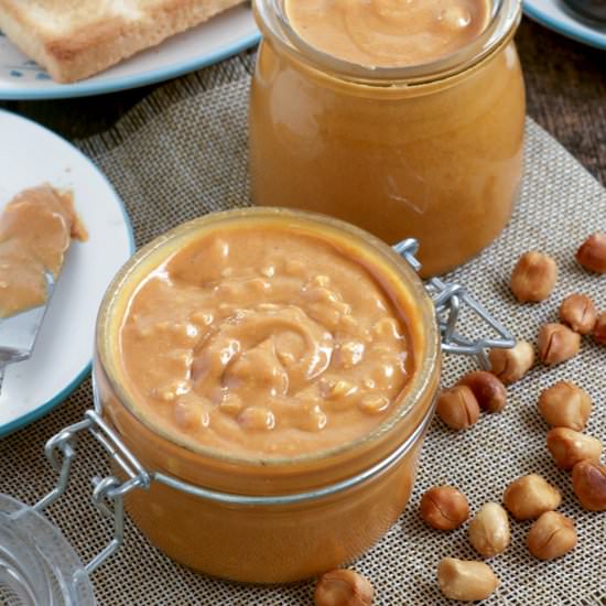 HOMEMADE PEANUT BUTTER - Recipe photo by foxy folksy