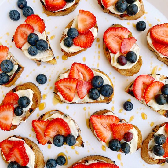 Berry Crostini with Whipped Feta - Recipe photo by Theyummymuffin