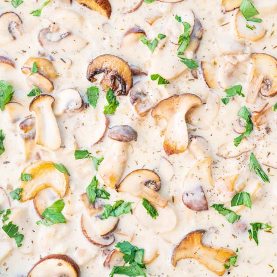 mushroom sauce - Recipe photo by everyday-delicious.com