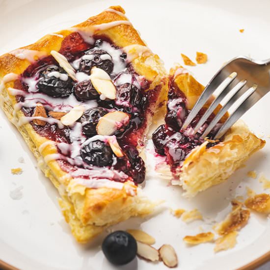 Blueberry Puff Pastry Tarts - Recipe photo by bellyfull