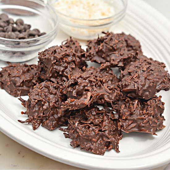 COCONUT KETO CLUSTERS - Recipe photo by Stylish Cravings